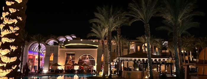 Grand Rotana Resort & Spa is one of Lugares favoritos de Hisham.