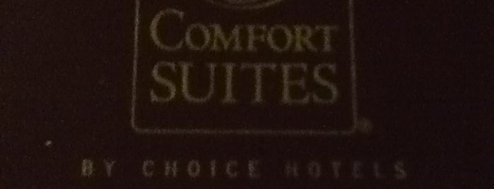 Comfort Suites is one of Orte, die M. gefallen.
