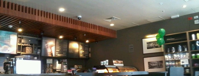 Starbucks is one of Locais curtidos por Xavi.