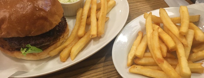 Sherry's Burger Cafe is one of お気に入り店舗.