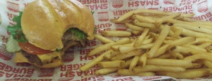 Smashburger is one of Places I wanna hang out at..
