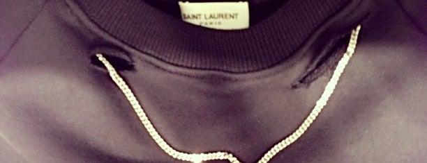 Yves Saint Laurent is one of Lieux qui ont plu à Cristina.