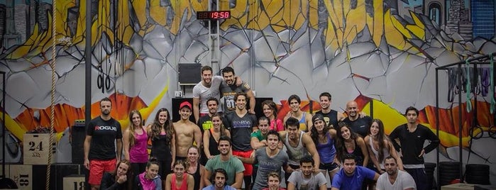 Fitness District CrossFit is one of Deporte.