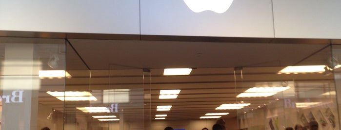 Apple Florida Mall is one of Sivaldo’s Liked Places.