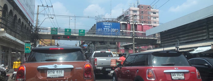 Wang Hin Intersection is one of TH-BKK-Intersection-temp1.