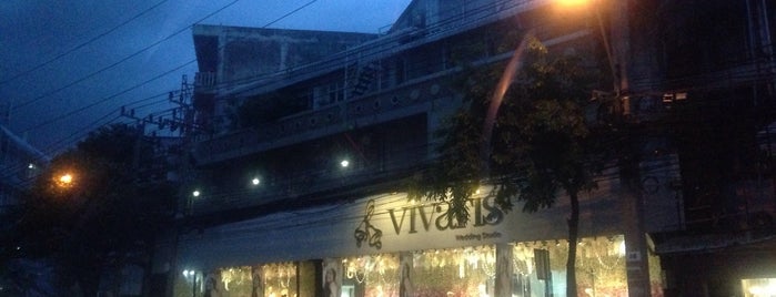 Vivaris Wedding Studio is one of สถานที่ที่บันทึกไว้ของ Nina.