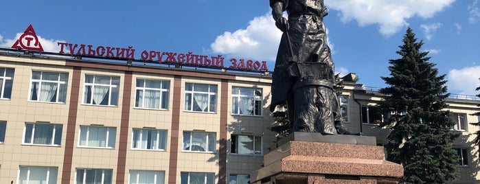 Памятник Петру I is one of สถานที่ที่ Юрий ถูกใจ.