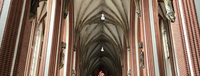 Kościół Najświętszej Marii Panny na Piasku is one of Gespeicherte Orte von Jane.