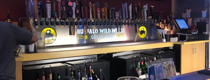 Buffalo Wild Wings is one of STARK-VAGAS!!.