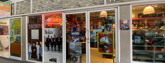 ร้านน้อง ท่าพระจันทร์ is one of Record Shops.