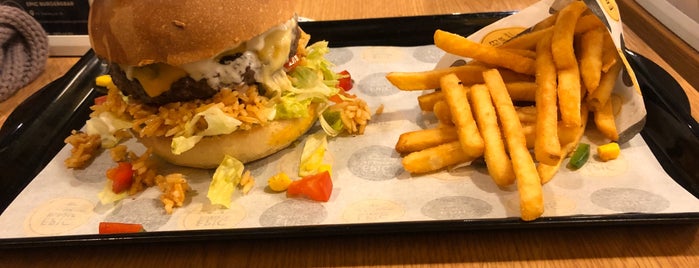 EPIC burger is one of Locais salvos de Miki.