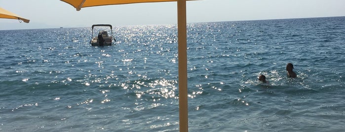 Sarı beach is one of Tempat yang Disukai İlgin.