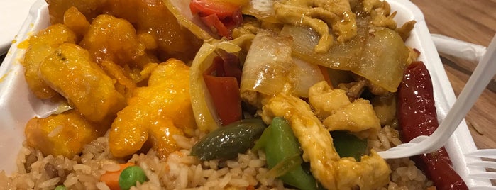 Ruby Thai Kitchen is one of Garden State Plaza Food Court Venues!.