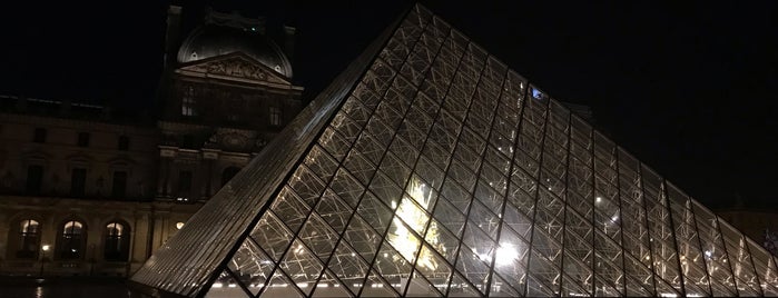 Louvre is one of Orte, die Sailor gefallen.