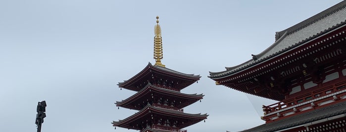 Templo Sensō-ji is one of Lugares favoritos de Sailor.