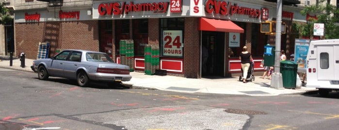 CVS pharmacy is one of Lugares favoritos de Diane.