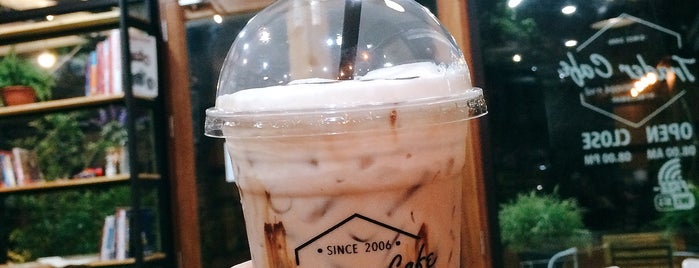 Trader Cafe is one of สถานที่ที่ Fyodor ถูกใจ.