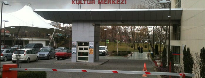 Gençlik Parkı Kültür Merkezi Tiyatrosu is one of สถานที่ที่ Yunus ถูกใจ.