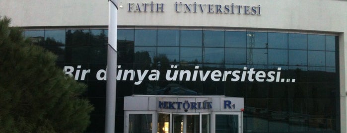 Fatih Üniversitesi Rektörlük Binası is one of Posti che sono piaciuti a Selçuk.