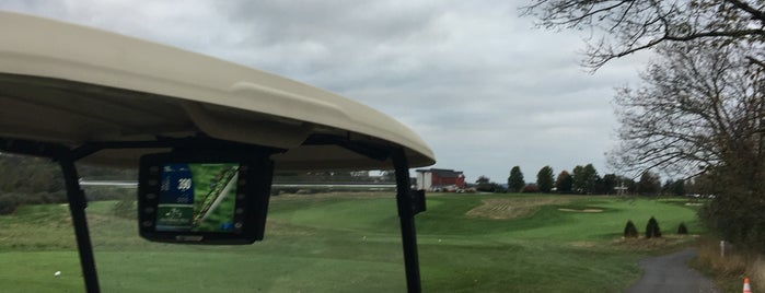 High Bridge Hills Golf Course is one of Lugares favoritos de Chris.