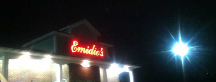 Emidio & Sons Italian Restaurant is one of สถานที่ที่บันทึกไว้ของ Aaron.