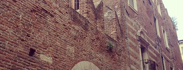 Casa di Romeo is one of Verona.