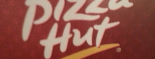 Pizza Hut is one of Tempat yang Disukai Micah.