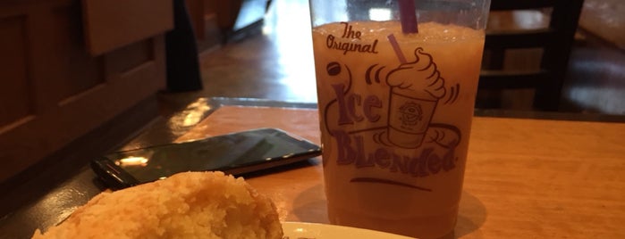 The Coffee Bean & Tea Leaf is one of Andreaさんのお気に入りスポット.
