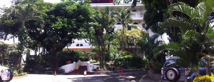 Hotel Mandarina is one of Josh’s Liked Places.