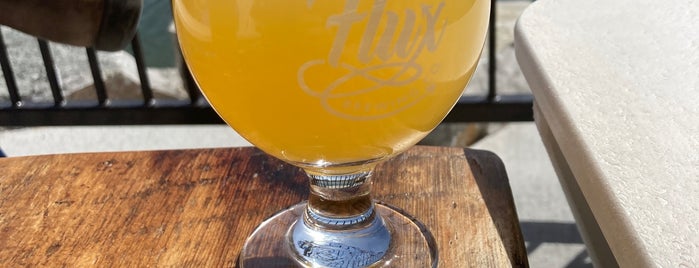 Flux Brewing Company is one of Lugares favoritos de Joe.