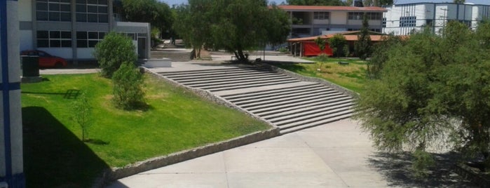 Facultad De Ciencias Politicas Y Sociales is one of Lieux qui ont plu à Jose.