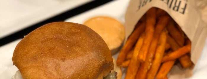 Big Smoke Burger is one of Foodie Love in Toronto.