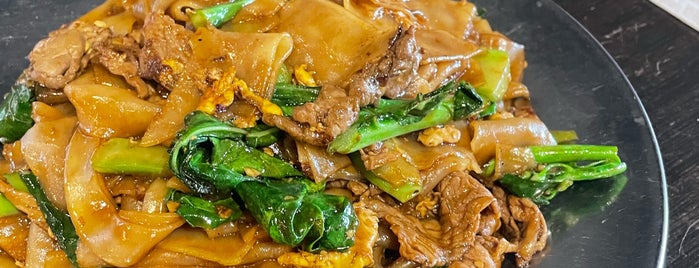 Eat Bkk Thai Kitchen & Bar is one of À essayer.