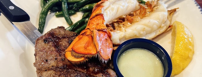 Red Lobster is one of The 15 Best Places for Seafood in Niagara Falls.