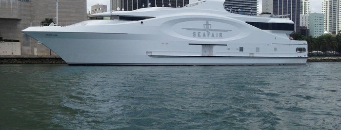 SeaFair Mega Yacht is one of สถานที่ที่บันทึกไว้ของ JR umana.