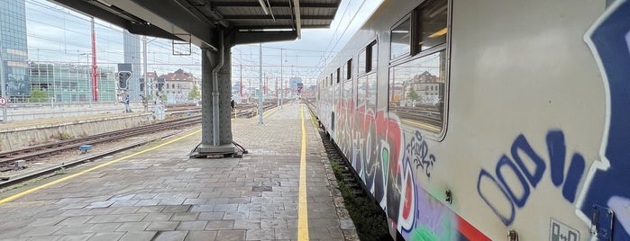 Spoor / Voie 12 is one of train stations.