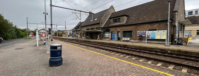 Gare de Dixmude is one of Bijna alle treinstations in Vlaanderen.