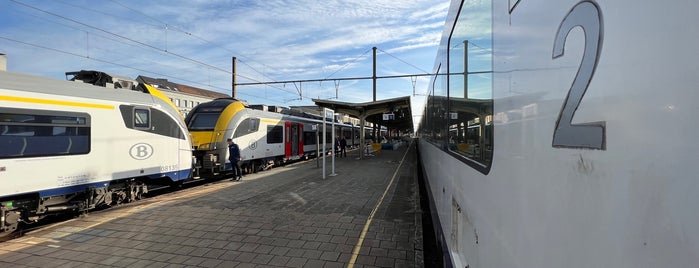 Spoor 2 is one of trein.