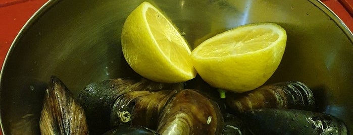 Yeşilköy midye is one of Deniz ürünleri & Rakı 🎣.