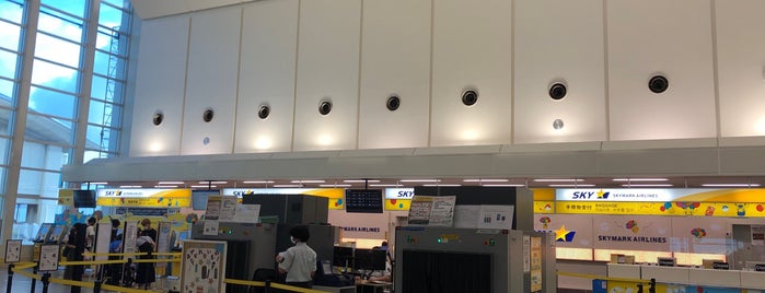 スカイマーク 第1チェックインカウンター is one of 空港のスポット.