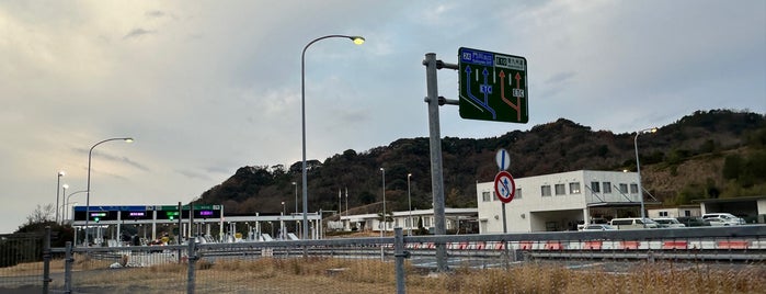 Kadogawa IC/Toll Gate is one of 全国高速道路網上の本線料金所.