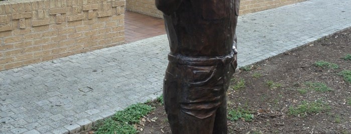 Moss Kerr Fetzer Statue is one of Austin Statuary.
