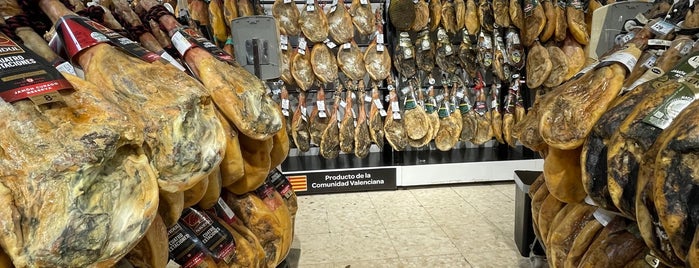 Carrefour is one of Lugares favoritos de Juan Luis.