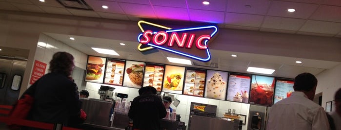 SONIC Drive In is one of Locais curtidos por Selim.