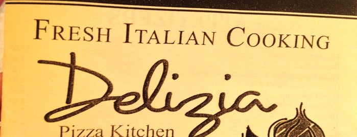 Delizia Pizza is one of Lugares guardados de Lizzie.