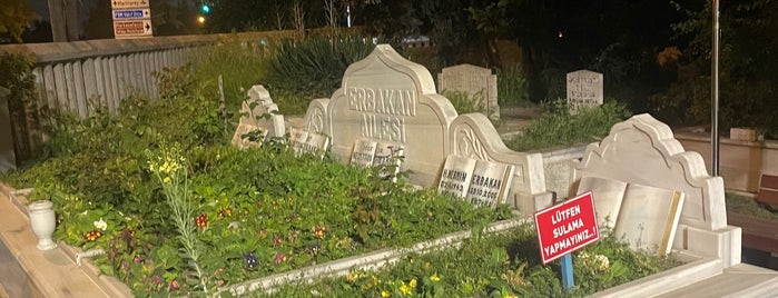 Erbakan Ailesi Kabristanlığı is one of Gidilip görülmesi gereken mekanlar.