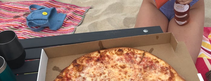 Pizza Place is one of The utilitarian's guide to the Hamptons.