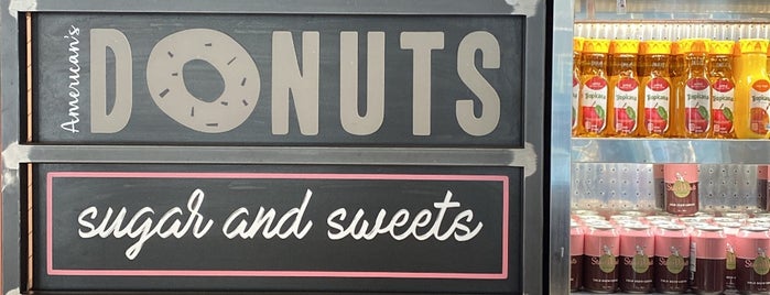 Stan's Donuts & Coffee is one of Locais curtidos por Figen.