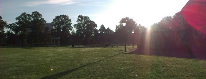 Hoglands Park is one of Lugares favoritos de Carl.