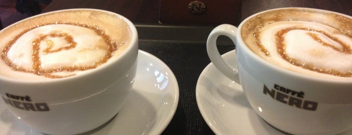Caffè Nero is one of İstanbul Avrupa Yakası #4 🍁🍃.
